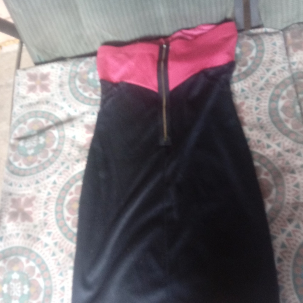 Dress. - Picture 2 of 6